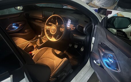 Toyota Yaris, 2021 год, 3 300 000 рублей, 8 фотография