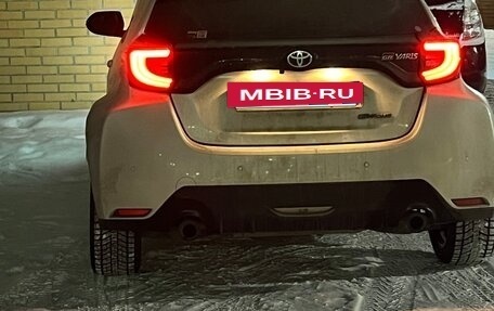 Toyota Yaris, 2021 год, 3 300 000 рублей, 4 фотография