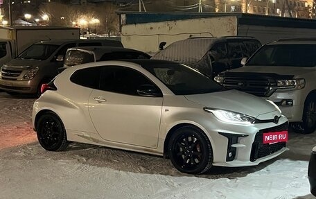 Toyota Yaris, 2021 год, 3 300 000 рублей, 3 фотография