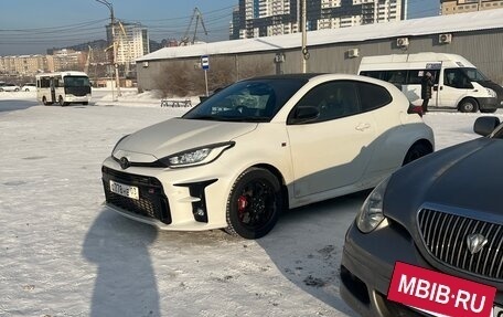 Toyota Yaris, 2021 год, 3 300 000 рублей, 5 фотография