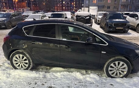 Opel Astra J, 2011 год, 710 000 рублей, 2 фотография