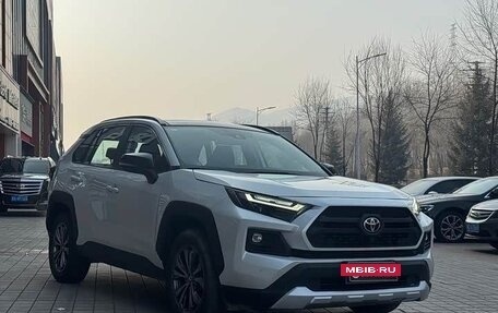 Toyota RAV4, 2024 год, 4 020 000 рублей, 3 фотография