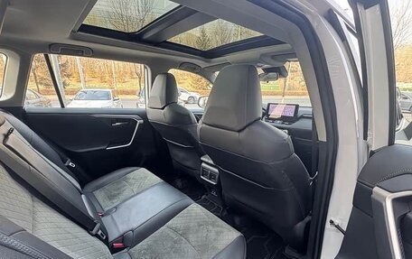 Toyota RAV4, 2024 год, 4 020 000 рублей, 10 фотография