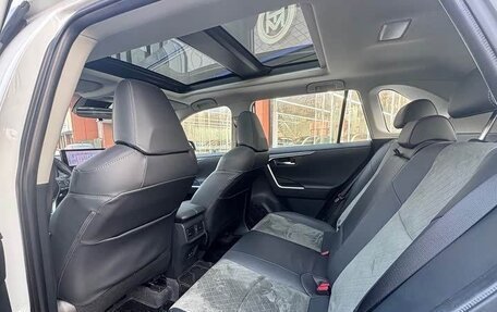 Toyota RAV4, 2024 год, 4 020 000 рублей, 9 фотография