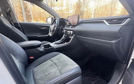 Toyota RAV4, 2024 год, 4 020 000 рублей, 7 фотография