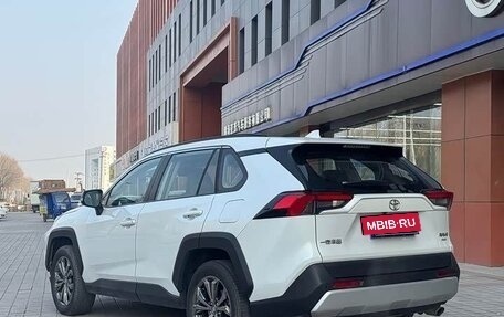 Toyota RAV4, 2024 год, 4 020 000 рублей, 4 фотография
