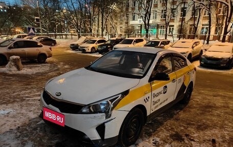 KIA Rio IV, 2020 год, 900 000 рублей, 1 фотография