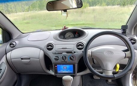 Toyota Platz, 2001 год, 400 000 рублей, 4 фотография