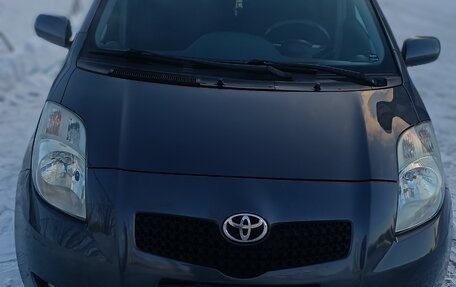 Toyota Yaris III рестайлинг, 2008 год, 625 000 рублей, 3 фотография