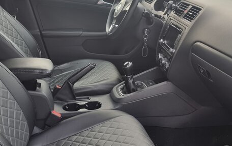 Volkswagen Jetta VI, 2013 год, 1 070 000 рублей, 14 фотография