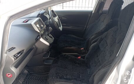 Toyota Wish II, 2017 год, 1 560 000 рублей, 7 фотография