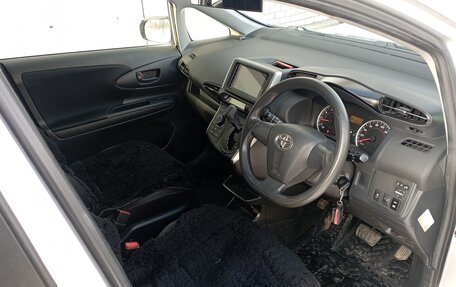 Toyota Wish II, 2017 год, 1 560 000 рублей, 9 фотография