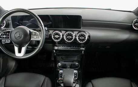 Mercedes-Benz A-Класс, 2018 год, 2 870 000 рублей, 11 фотография