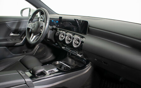 Mercedes-Benz A-Класс, 2018 год, 2 870 000 рублей, 9 фотография