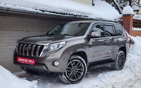 Toyota Land Cruiser Prado 150 рестайлинг 2, 2015 год, 3 390 000 рублей, 4 фотография