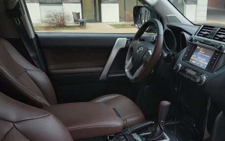 Toyota Land Cruiser Prado 150 рестайлинг 2, 2015 год, 3 390 000 рублей, 13 фотография