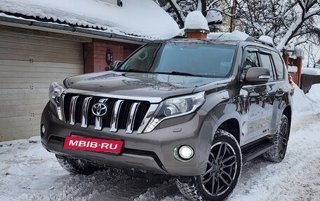 Toyota Land Cruiser Prado 150 рестайлинг 2, 2015 год, 3 390 000 рублей, 2 фотография