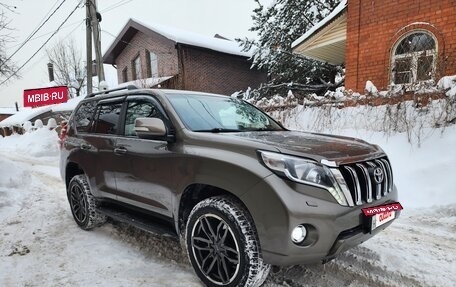 Toyota Land Cruiser Prado 150 рестайлинг 2, 2015 год, 3 390 000 рублей, 10 фотография