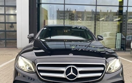 Mercedes-Benz E-Класс, 2019 год, 3 100 000 рублей, 5 фотография