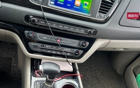 KIA Carnival III, 2020 год, 3 300 000 рублей, 12 фотография