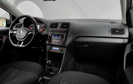 Volkswagen Polo VI (EU Market), 2017 год, 1 221 000 рублей, 13 фотография