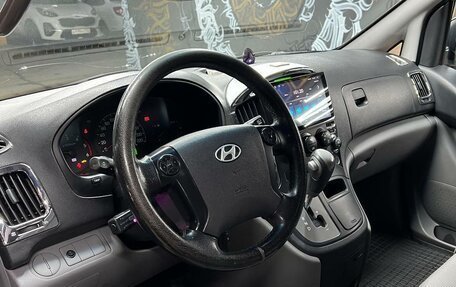 Hyundai Grand Starex Grand Starex I рестайлинг 2, 2011 год, 1 900 000 рублей, 1 фотография