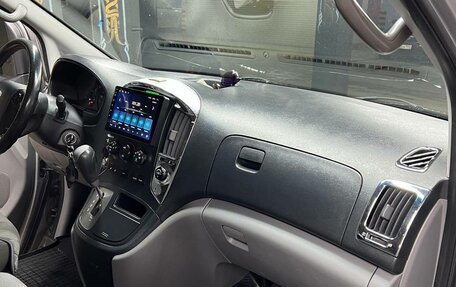 Hyundai Grand Starex Grand Starex I рестайлинг 2, 2011 год, 1 900 000 рублей, 10 фотография