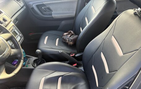 Skoda Fabia II, 2010 год, 350 000 рублей, 11 фотография