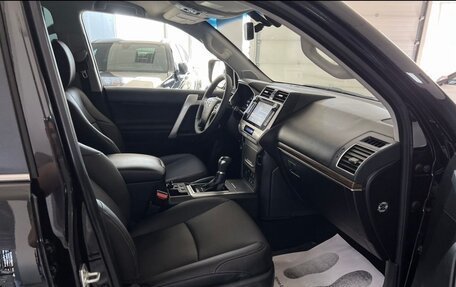 Toyota Land Cruiser Prado 150 рестайлинг 2, 2020 год, 6 200 000 рублей, 17 фотография