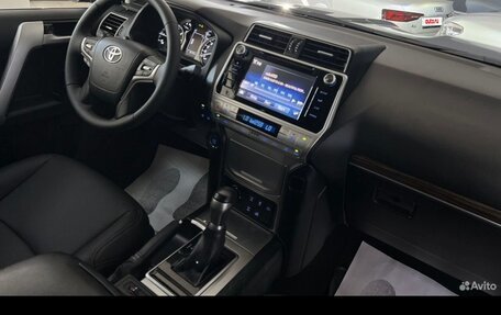 Toyota Land Cruiser Prado 150 рестайлинг 2, 2020 год, 6 200 000 рублей, 16 фотография