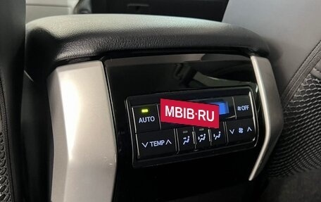 Toyota Land Cruiser Prado 150 рестайлинг 2, 2020 год, 6 200 000 рублей, 20 фотография