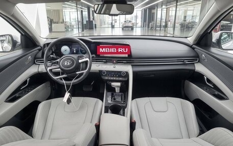 Hyundai Elantra, 2023 год, 2 350 000 рублей, 5 фотография