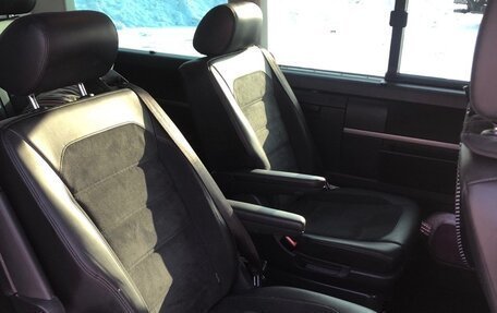 Volkswagen Multivan T6 рестайлинг, 2018 год, 6 500 000 рублей, 7 фотография