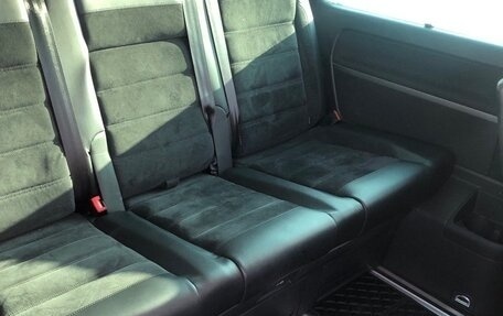 Volkswagen Multivan T6 рестайлинг, 2018 год, 6 500 000 рублей, 6 фотография