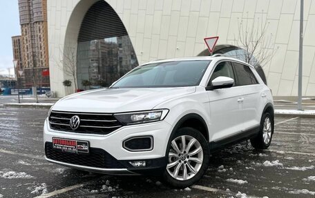 Volkswagen T-Roc I, 2023 год, 2 100 000 рублей, 1 фотография