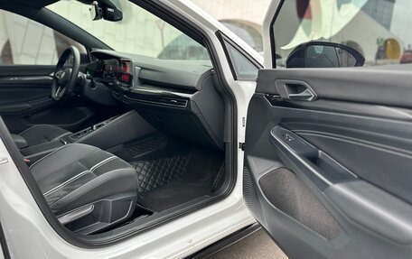 Volkswagen Golf VIII, 2022 год, 2 480 000 рублей, 21 фотография