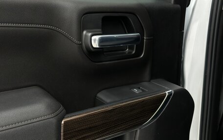 Chevrolet Silverado, 2021 год, 5 700 000 рублей, 27 фотография