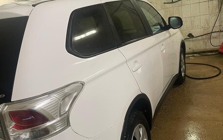 Mitsubishi Outlander III рестайлинг 3, 2014 год, 1 400 000 рублей, 6 фотография