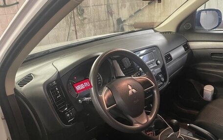 Mitsubishi Outlander III рестайлинг 3, 2014 год, 1 400 000 рублей, 11 фотография