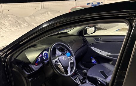 Hyundai Solaris II рестайлинг, 2012 год, 900 000 рублей, 6 фотография