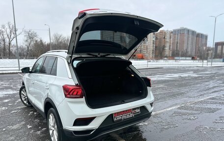 Volkswagen T-Roc I, 2023 год, 2 100 000 рублей, 11 фотография