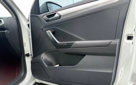 Volkswagen T-Roc I, 2023 год, 2 100 000 рублей, 22 фотография