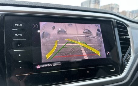 Volkswagen T-Roc I, 2023 год, 2 100 000 рублей, 24 фотография