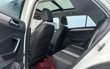 Volkswagen T-Roc I, 2023 год, 2 100 000 рублей, 27 фотография