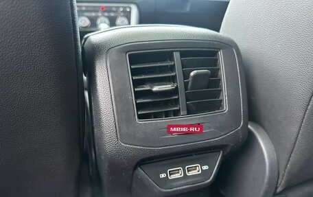 Volkswagen T-Roc I, 2023 год, 2 100 000 рублей, 38 фотография