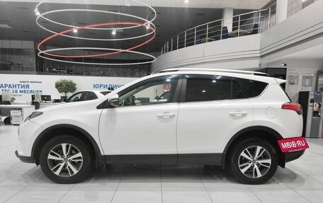 Toyota RAV4, 2018 год, 2 750 000 рублей, 10 фотография