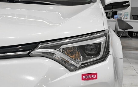 Toyota RAV4, 2018 год, 2 750 000 рублей, 21 фотография