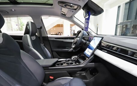 Geely Atlas, 2025 год, 21 фотография