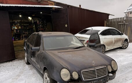 Mercedes-Benz E-Класс, 1998 год, 390 000 рублей, 5 фотография