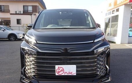 Toyota Voxy, 2023 год, 2 850 888 рублей, 3 фотография